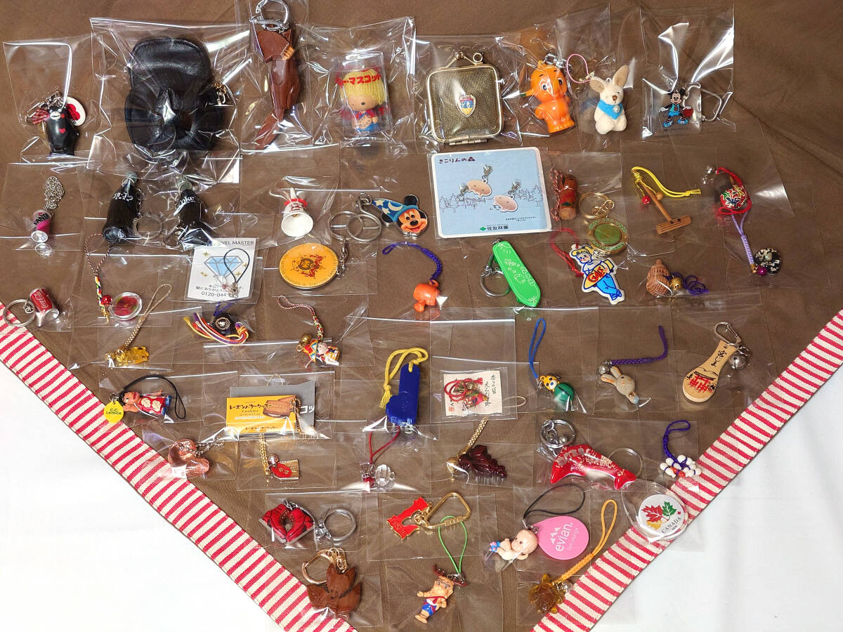 レトロ キーホルダー 観光地 海外 土産 おまけ ノベルティ 非売品 など 色々 まとめて 50点 ■ コカ・コーラ サンリオ ミッキーマウス