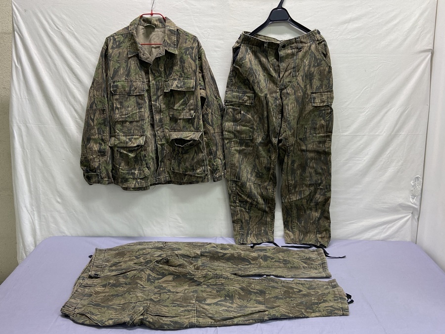 カメ)ミリタリー　サバゲー 実物？ 詳細不明 迷彩服 上下セット(上着1本・ズボン2本) 現状品 ◆T2603015 PC30B