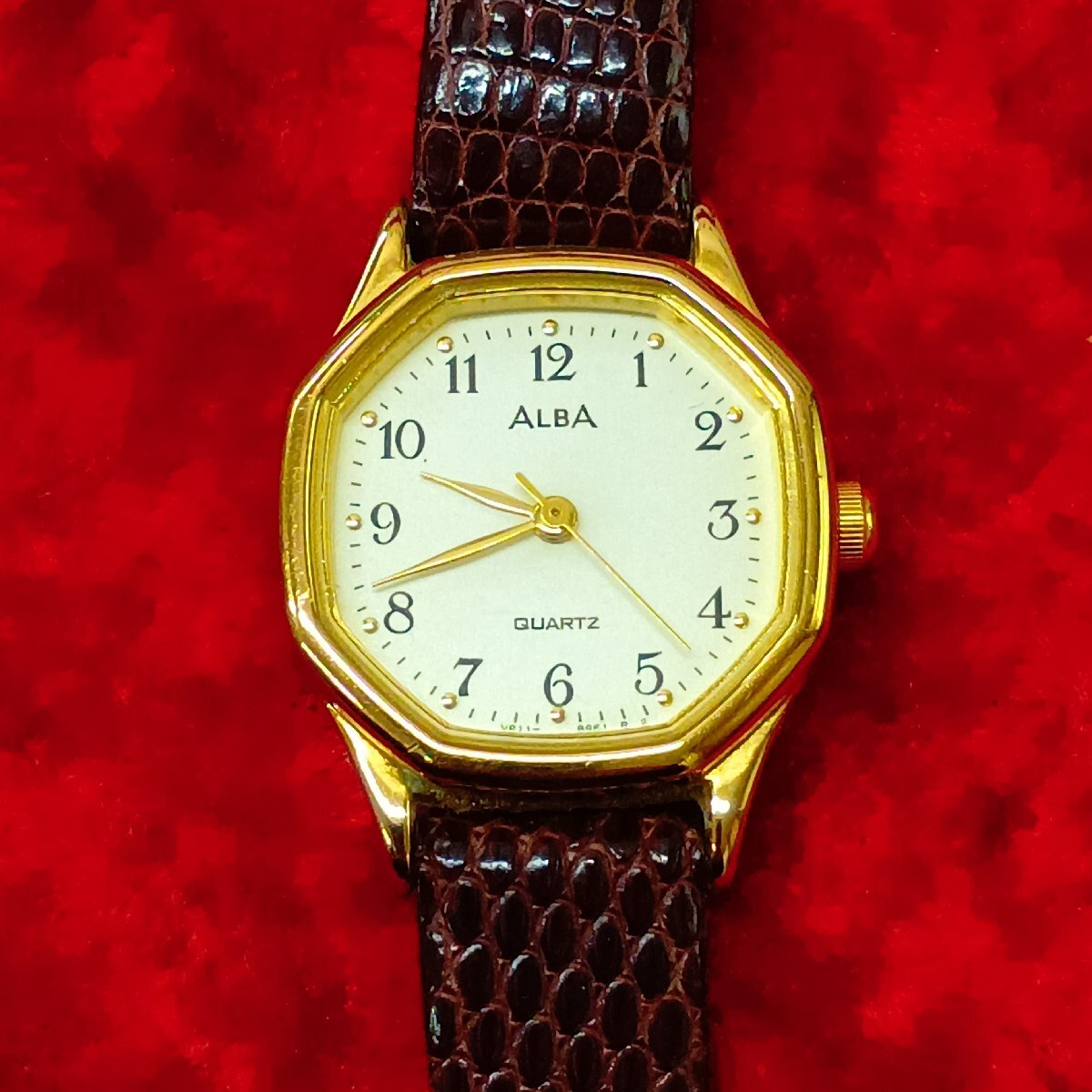 03-11-A13 ■BN【送料無料】SEIKOセイコー ALBAアルバ 腕時計 クオーツ V811-5561 ゴールド×茶ブラウンベルト 白文字盤 時計 現状品