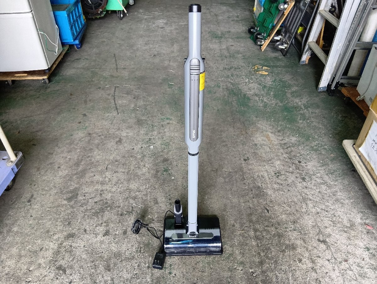 引-4246 ♪BV【大阪 引取限定】家電 掃除機 シャーク Shark コードレススティッククリーナー EVOPOWER SYSTEM CS200J？ 通電確認済 中古品