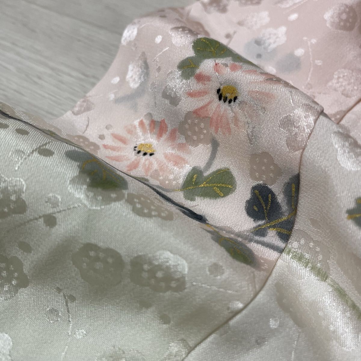 長襦袢 上品な染めの花模様 梅の地紋 スモールサイズ 着物 正絹 B-4261
