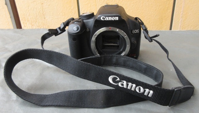 ☆動作未確認/通電確認のみ☆Canon EOS kiss X3 バッテリー付き デジタル一眼レフカメラ ボディ キャノン