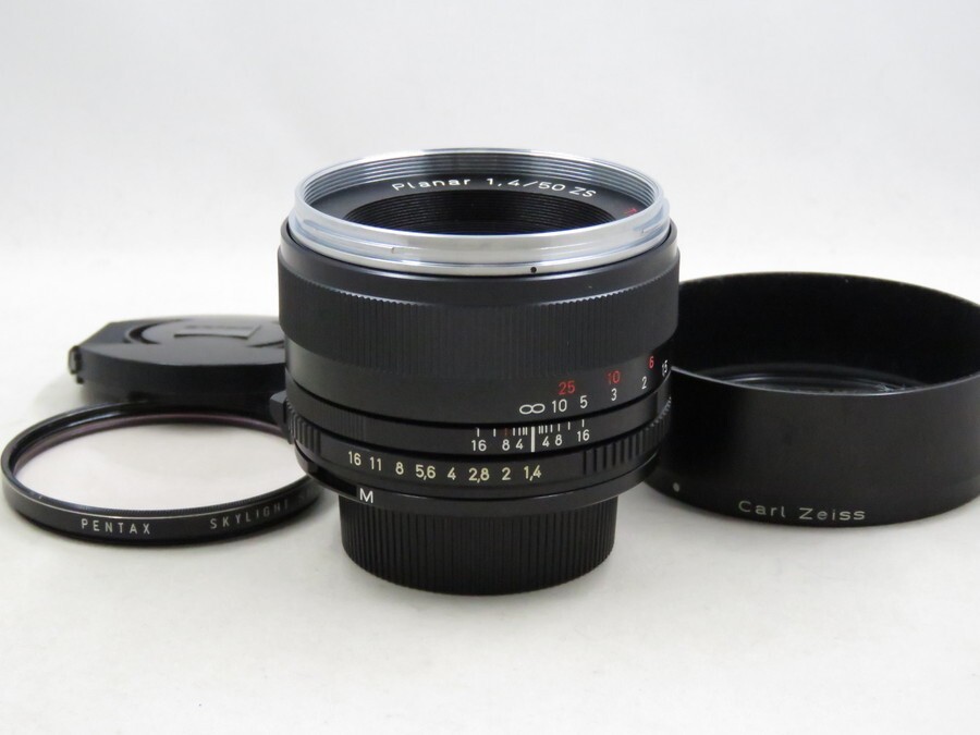 [23426V2]★ほぼ新品級★CARL ZEISS Planar 50mm F1.4 T* ZS M42 フィルター・フード付き