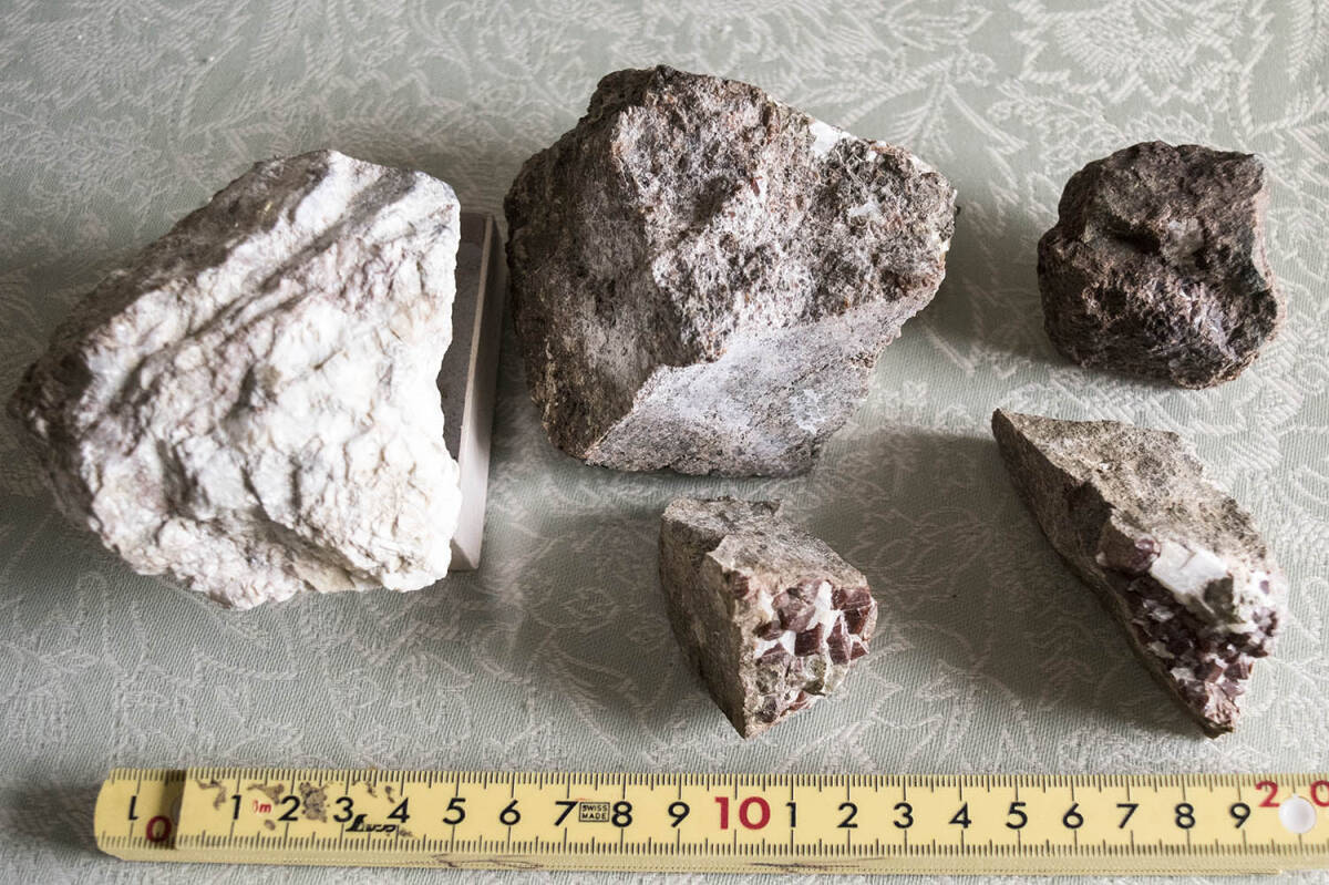 伊達永井鉱山　ふじからまり鉱山　灰重石　柘榴石　1630g