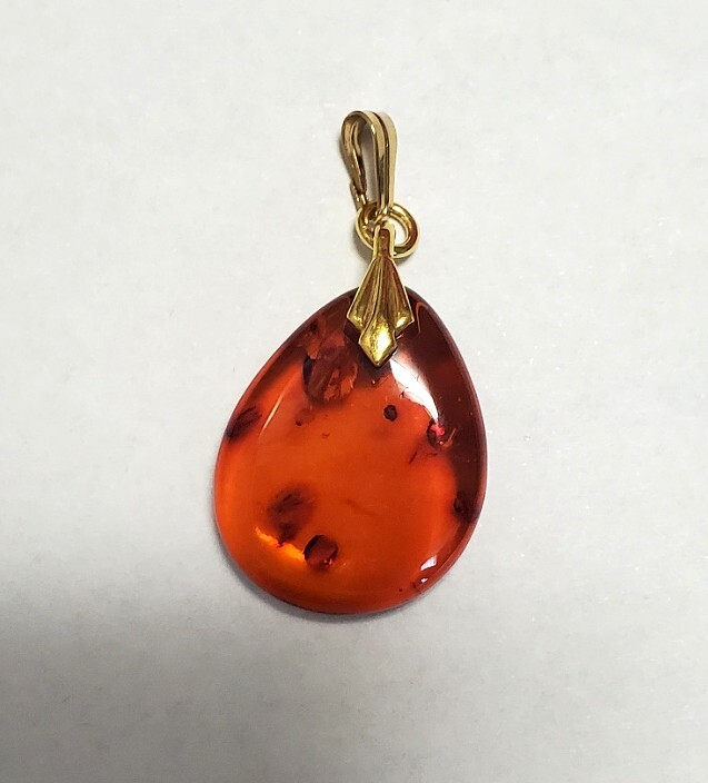 琥珀　コハク　ペンダントトップ　レディース　アクセサリー　2,3g　きれいめ