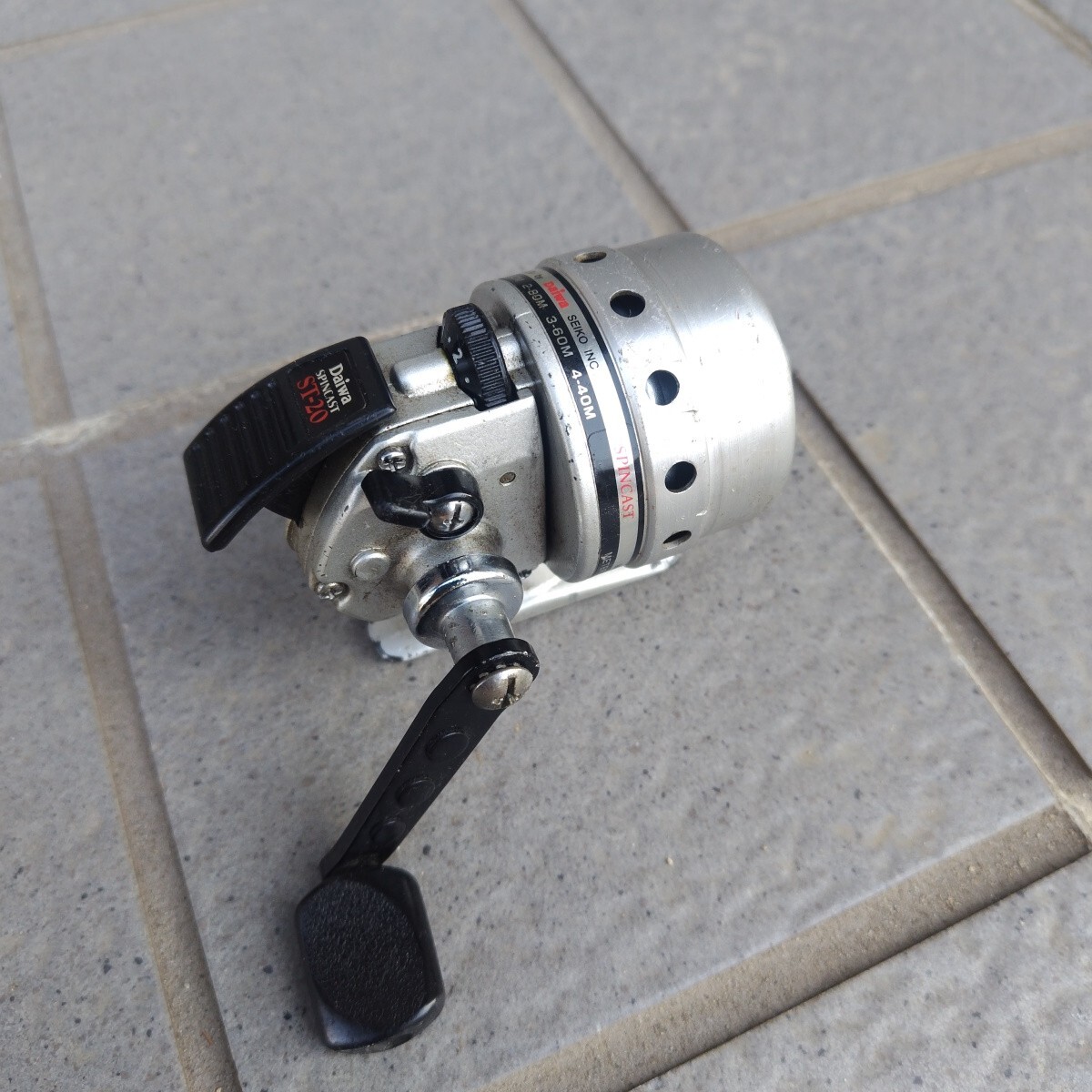 DAIWA　スピンキャストST-20 ベイトリール(中古)