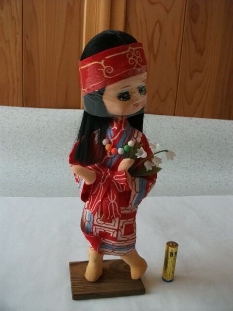 ポーズ人形　アイヌ　女の子　メノコ　26,5cm　北海道　民族衣装人形 フォークロア 　昭和レトロ ビンテージ　