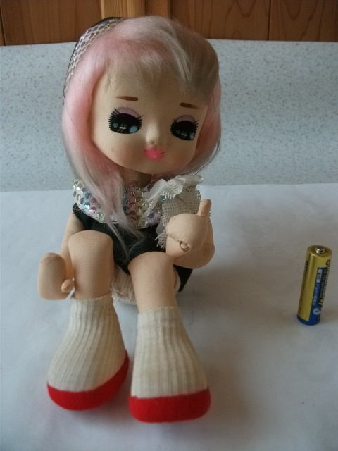 ポーズ人形　女の子　座り姿　１７cm　人形 　昭和レトロ ビンテージ　