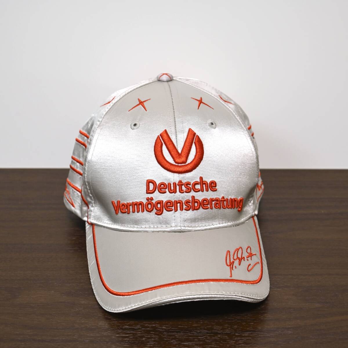ミハエル シューマッハ DVAG ドライバーキャップ 2011 シルバー レッド 帽子