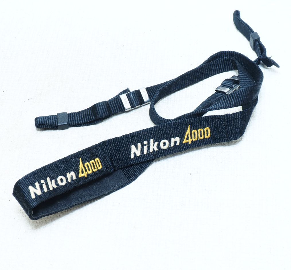 NIKON 4000 ストラップ