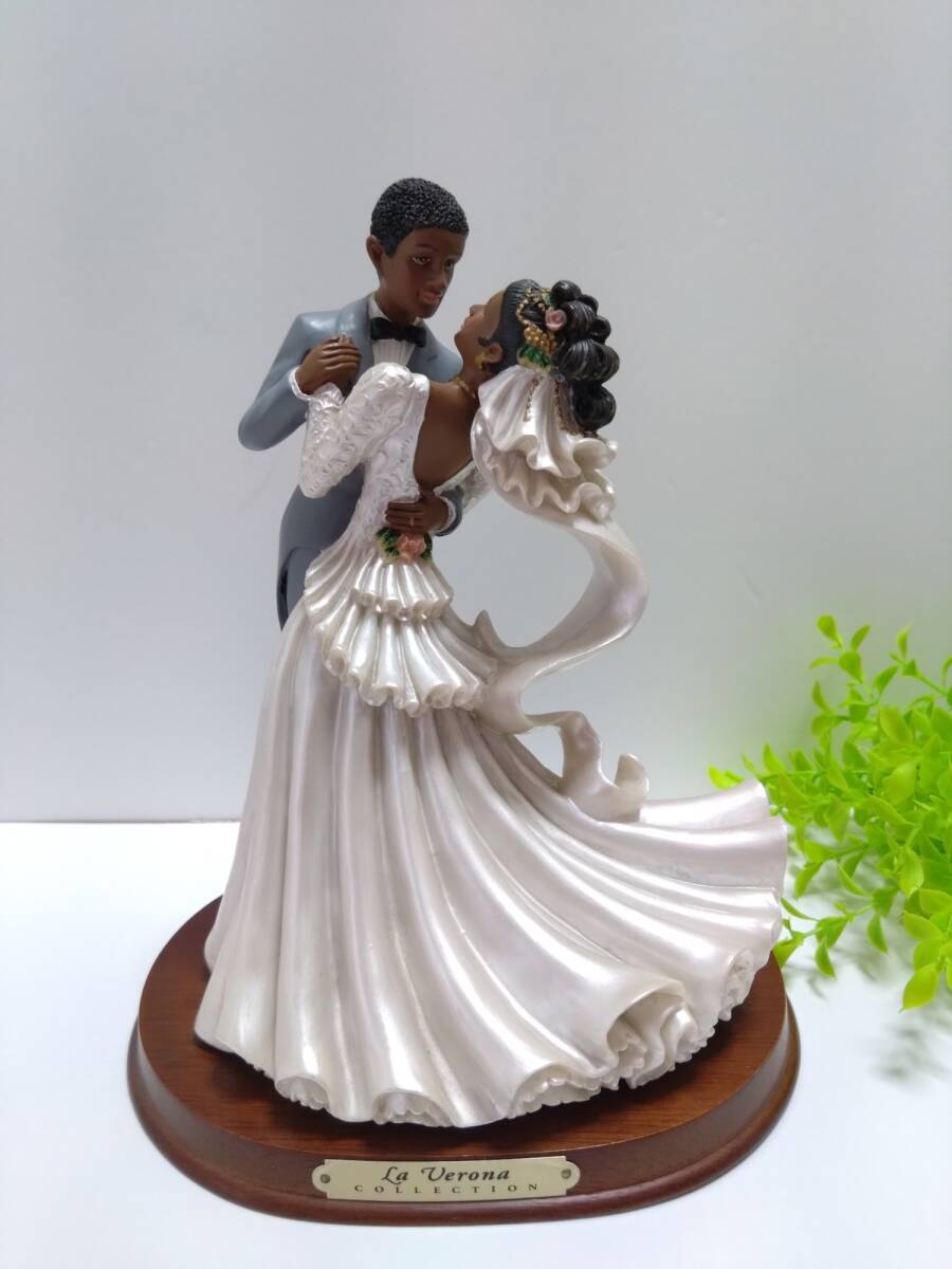 ★La Verona Collection(ラ・ヴェローナ・コレクション) ウェディング フィギュア インテリア 置き物 アンティーク 新郎新婦 ダンス 踊り★