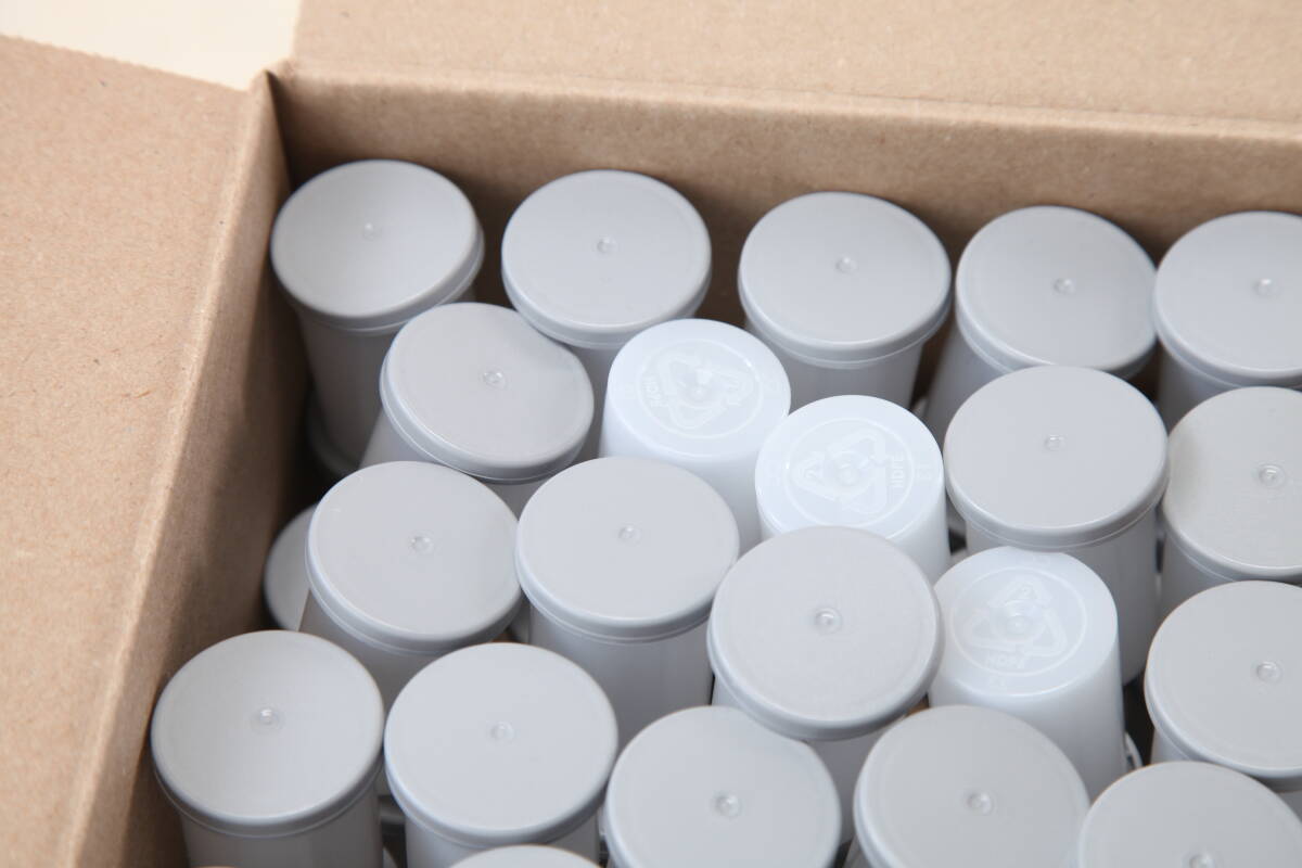 フィルムケース 25個 小物入れ グレー蓋 乳白色　詰込みですので、柄の指定は出来ません。