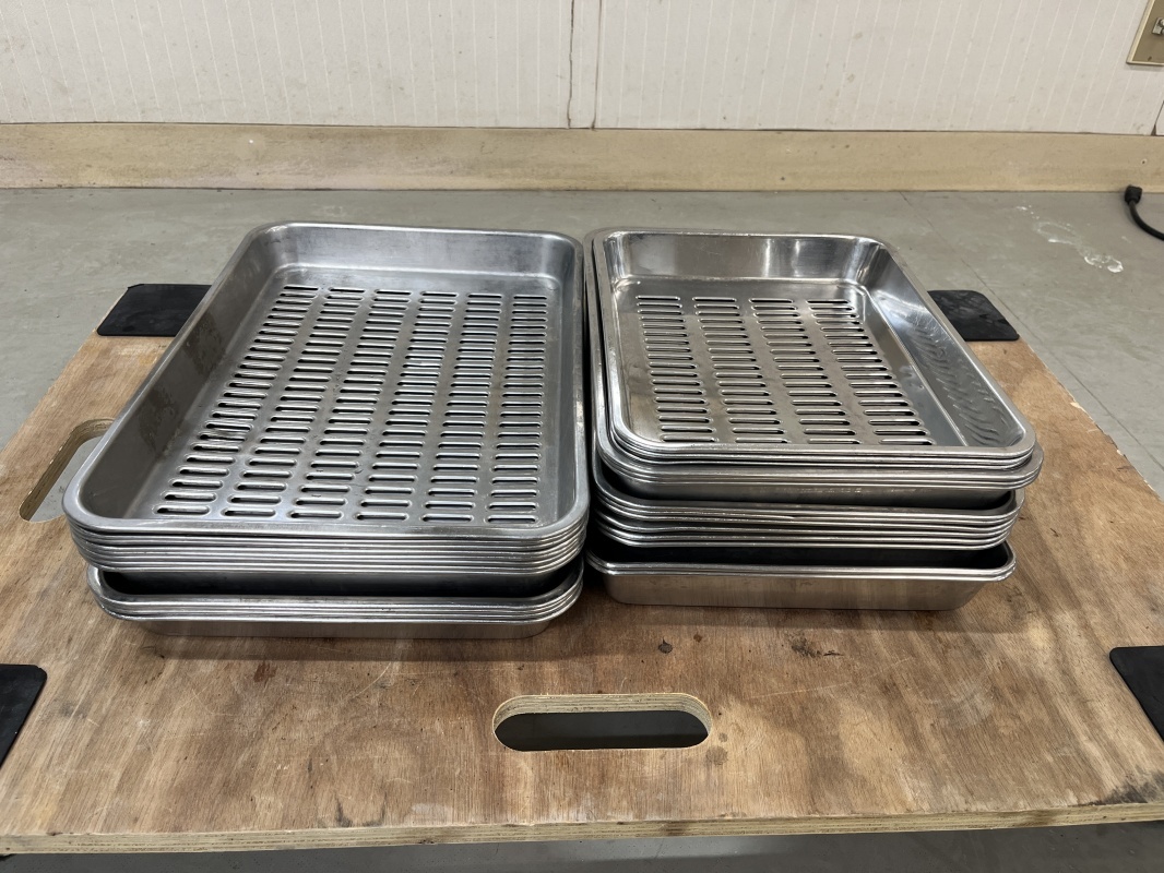 お値打ち! 業務用バット26枚セット クローバー 大屋製作所 水切りバット ステンレス製 厨房機器 調理器具 キッチン 飲食店 中古 現状 L-25