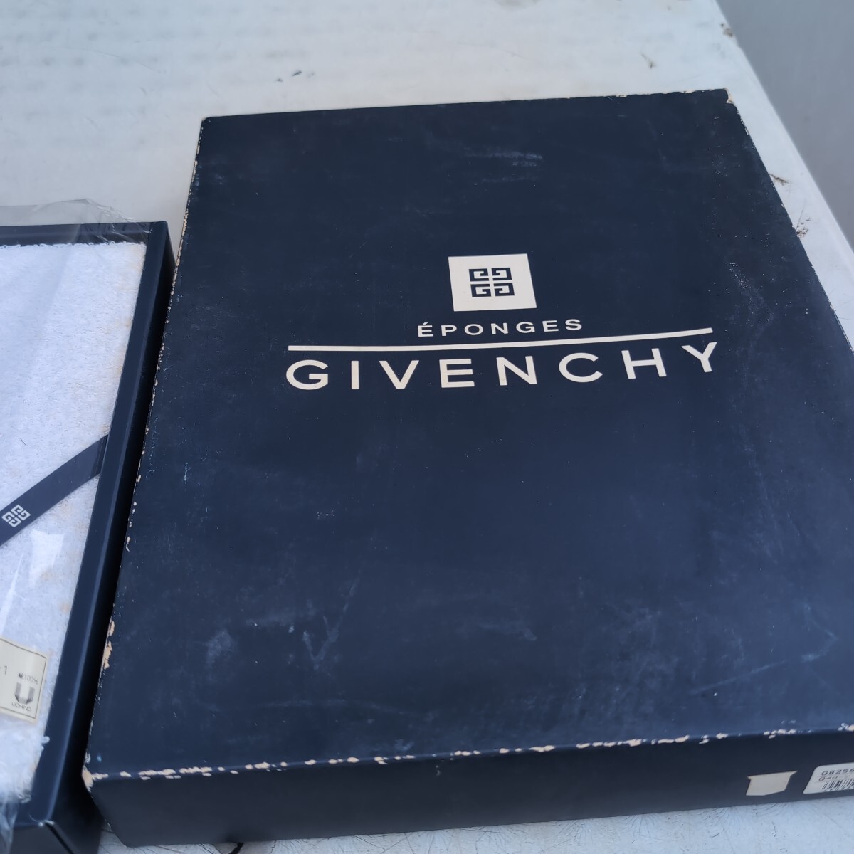 GIVENCHY ジバンシー バスタオル Gマローン　