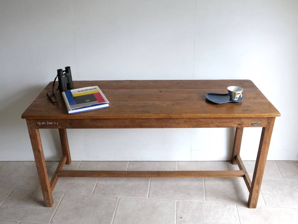 美術館のテーブル オールドチーク材 ヴィンテージ 古木 古家具 インテリア ディスプレイ 店舗什器