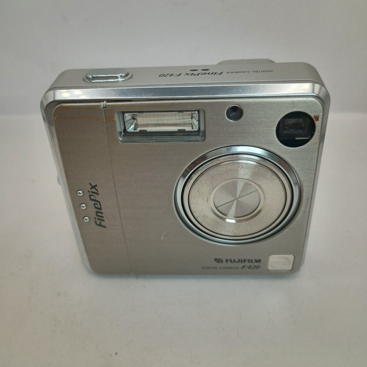 4138 【動作未確認、ジャンク品】1円スタート FUJIFILM FinePix F420 コンパクトデジタルカメラ シルバー