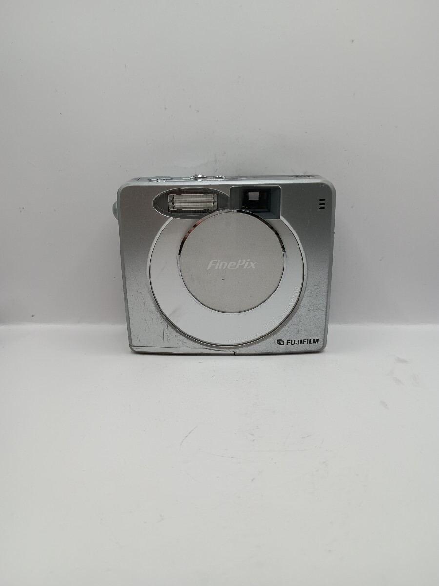 4744【動作確認済み・ジャンク品】1円スタート FUJIFILM FinePix 30i シルバー コンパクトデジタルカメラ 富士フィルム ファインピクス