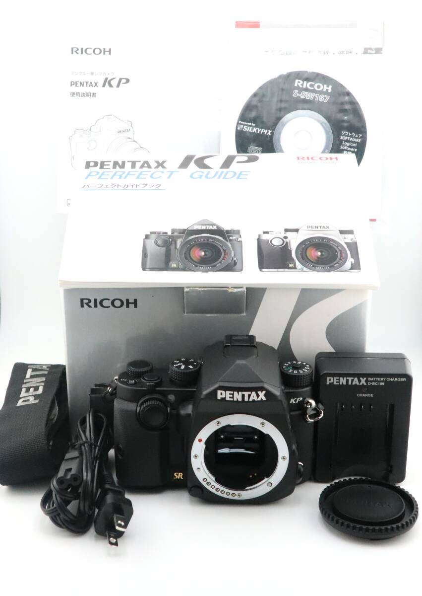 ★極上美品★ショット数142回★ペンタックス PENTAX KP ボディ ブラック 元箱・充電器・説明書・ストラップ付★　I0358＃4558
