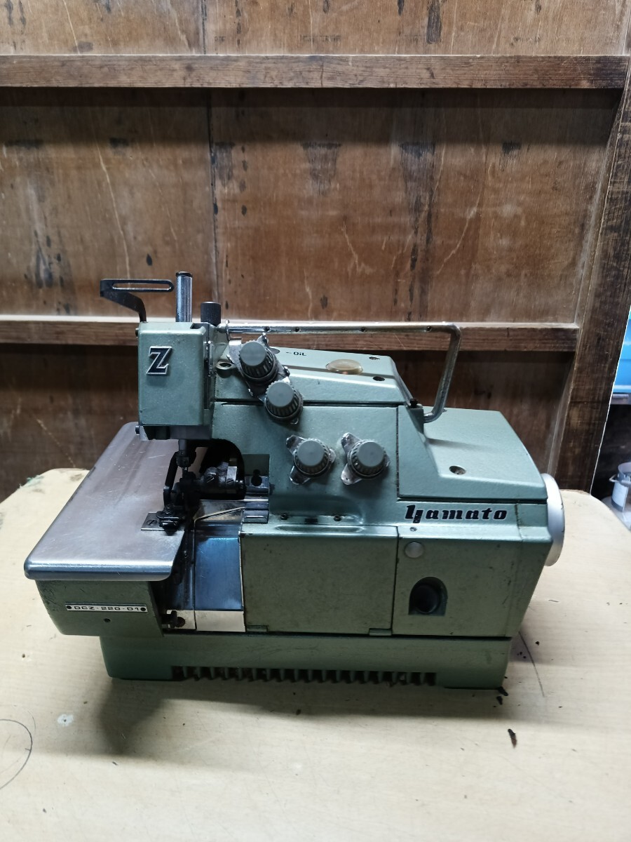 工業用ミシン ヤマト ロックミシン YAMATO　DCZ-220D1 オーバーロックミシン