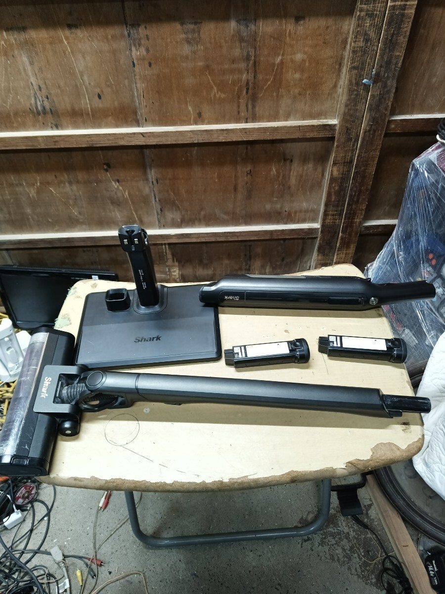 コードレス掃除機　シャークCS601JBK　Shark　コードレスクリーナー　ジャンク品　動画ありバッテリー2本付き