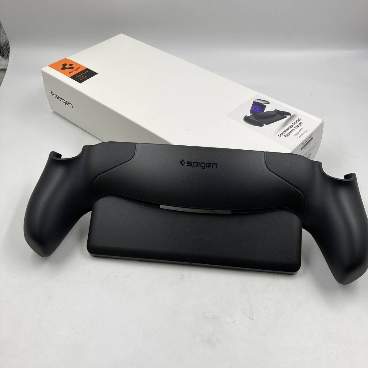 Spigen PlayStation Portal リモート プレーヤー ケース ACS07235 (ブラック)/Y40129-S1