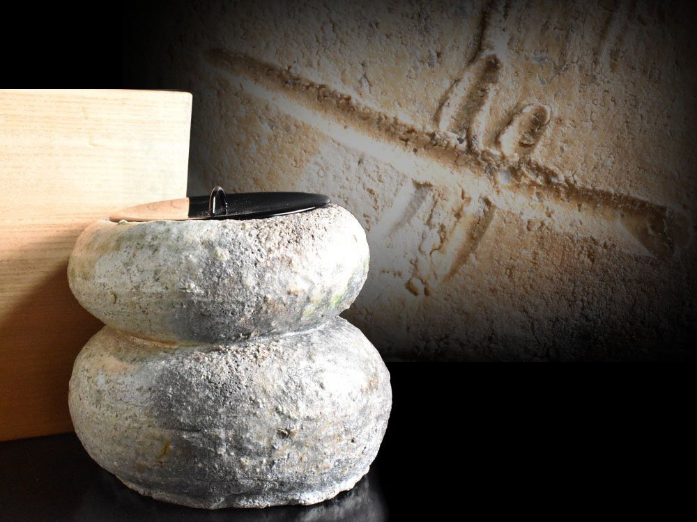 【雲】某名家委託品 瀬戸 重餅形 水指 箱付 古美術品(伊賀信楽越前茶道具)Y8787 LTiuy