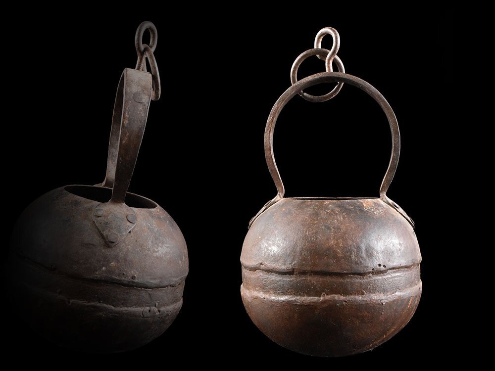 【雲】某名家買取品 時代 古鉄 釣瓶 吊りつるべ 13.2×13.2×22.5cm 古美術品(古民具花入花生)DY2567 UThbnsd