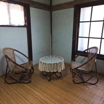 昭和レトロ ポップ 籐 ラタン 家具 ラウンドテーブル ラウンジチェア 年代物 ブロカント 飴色 古道具 アンティーク ヴィンテージ家具 