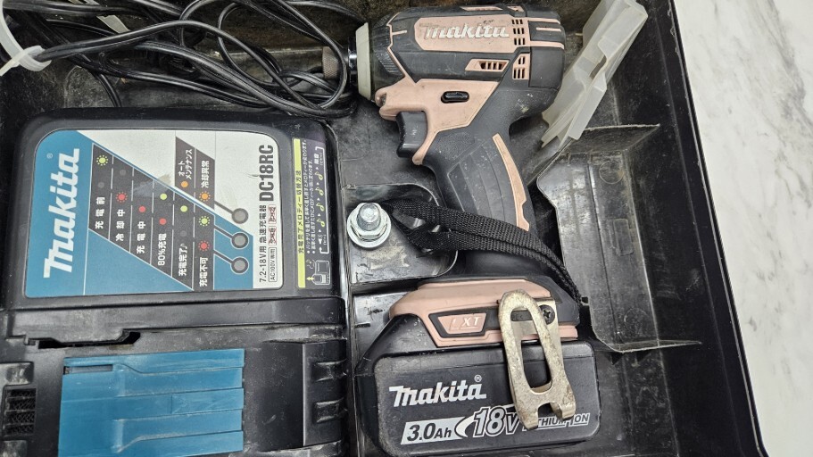 【F15243】マキタ makita★インパクトドライバー TD149D★コードレス★バッテリー1個、充電器・ケース付