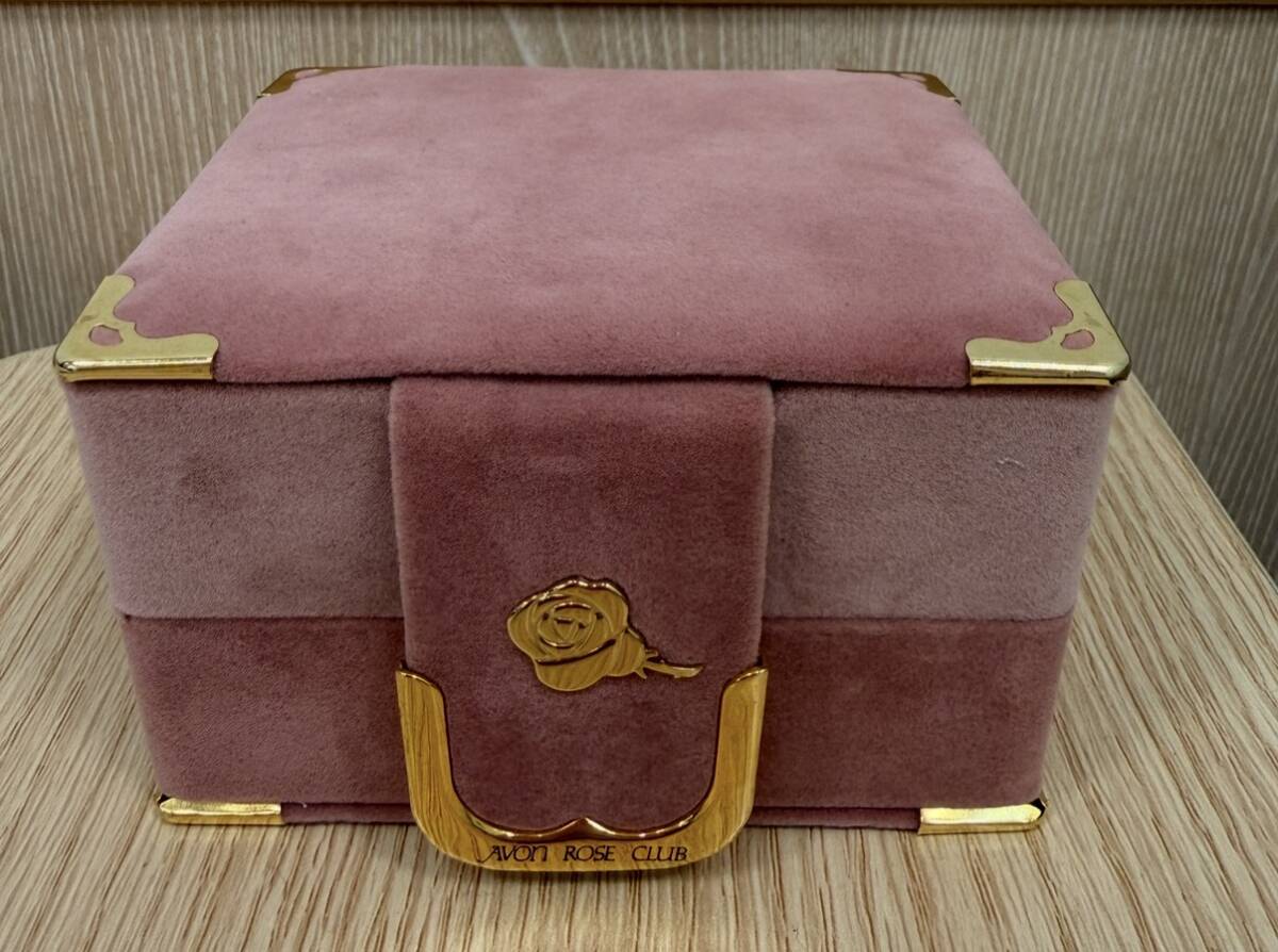 ★AVON ROSE CLUB エイボン ローズクラブ ジュエリーボックス横幅約10cm・縦幅約8cm・高さ約6cm ローズピンクカラー ジュエリーケース中古