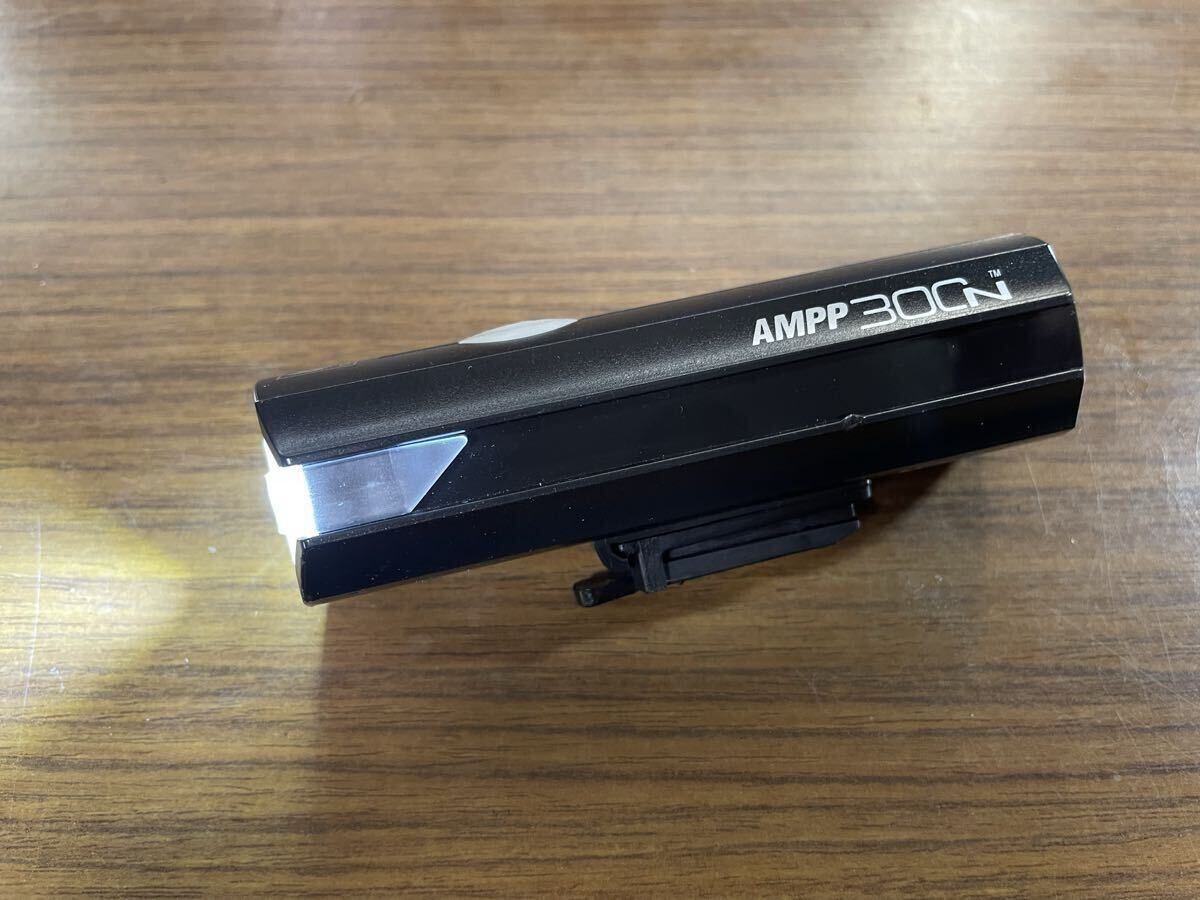 美品 Cateye 新型 300ルーメン 充電式ライト AMPP300N ブラック 本体