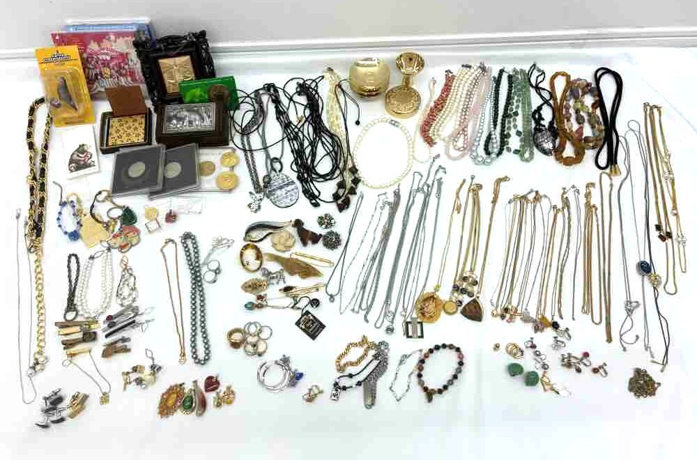 (KW3264)アクセサリー等おまとめ160点以上　ニナリッチ　SILVER　メッキアクセサリー　大量　まとめ売り