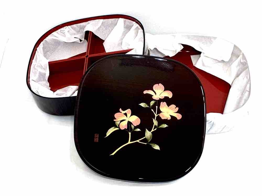 （M9304）【新品】春慶塗 花みづき 隅丸 二段 オードブル 重箱 共箱付 漆器 蒔絵 和食器 伝統工芸