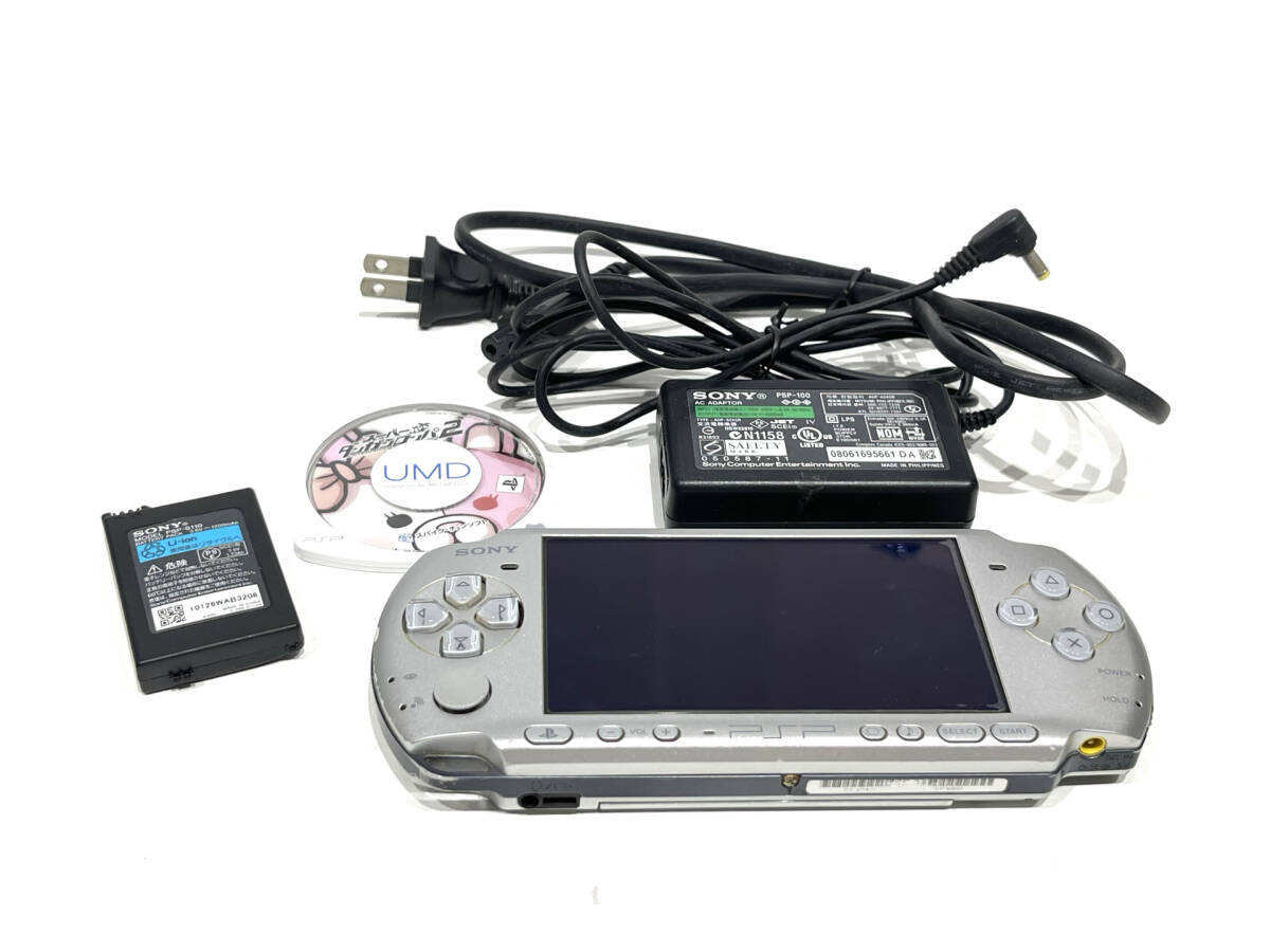 (GA3381) SONY PSP-3000 ホワイト系 本体 バッテリー ACアダプター 電源コード 4GBメモリースティック UMD付き 動作未確認