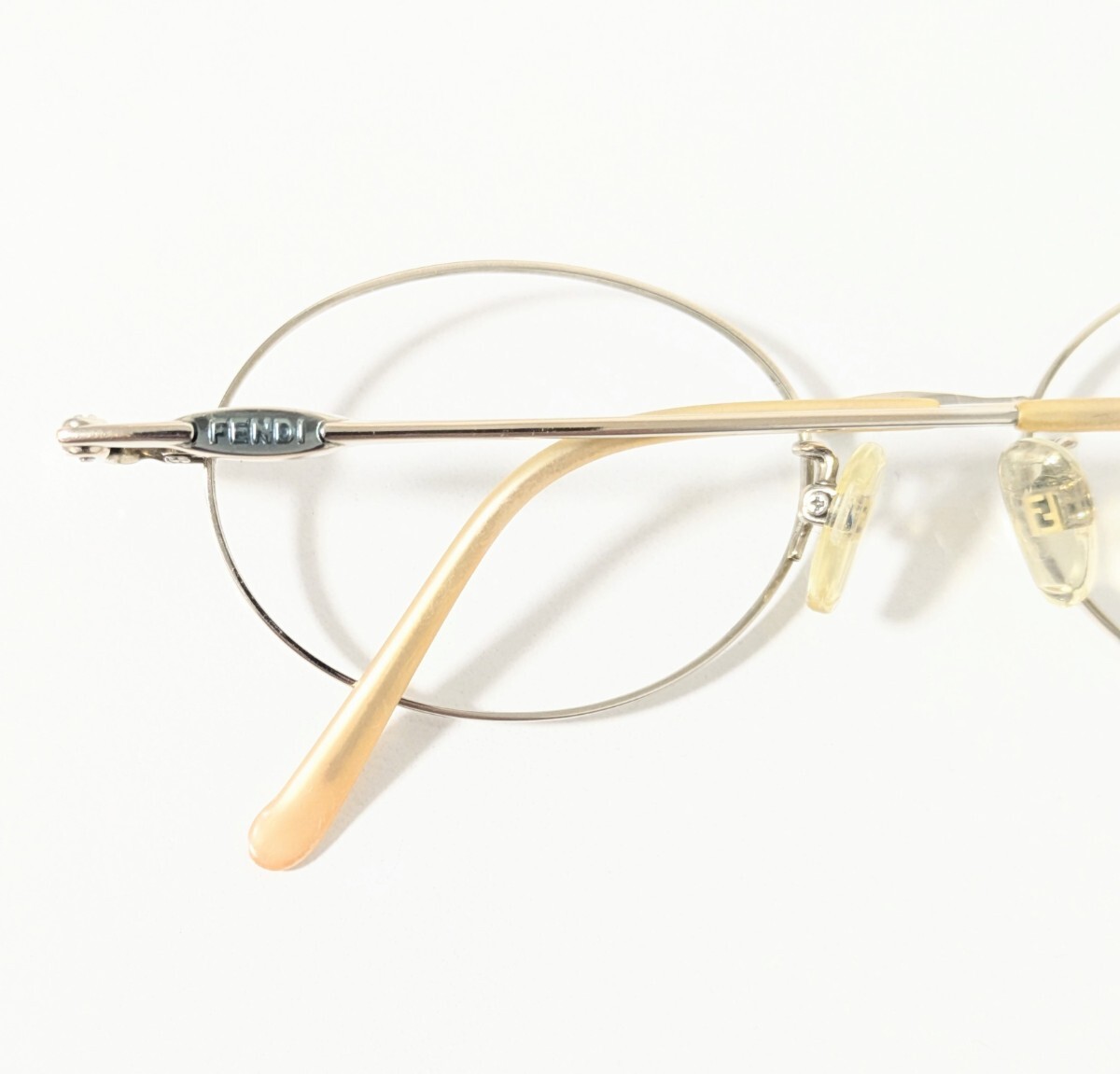 《 FENDI 》フェンディ 婦人用眼鏡 レディースメガネフレーム　オーバル型メタル　チタン製 シルバーカラー 