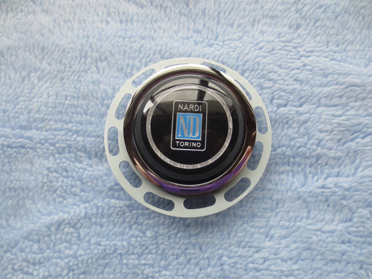 ナルディ NARDI 専用ホーンボタン 美品