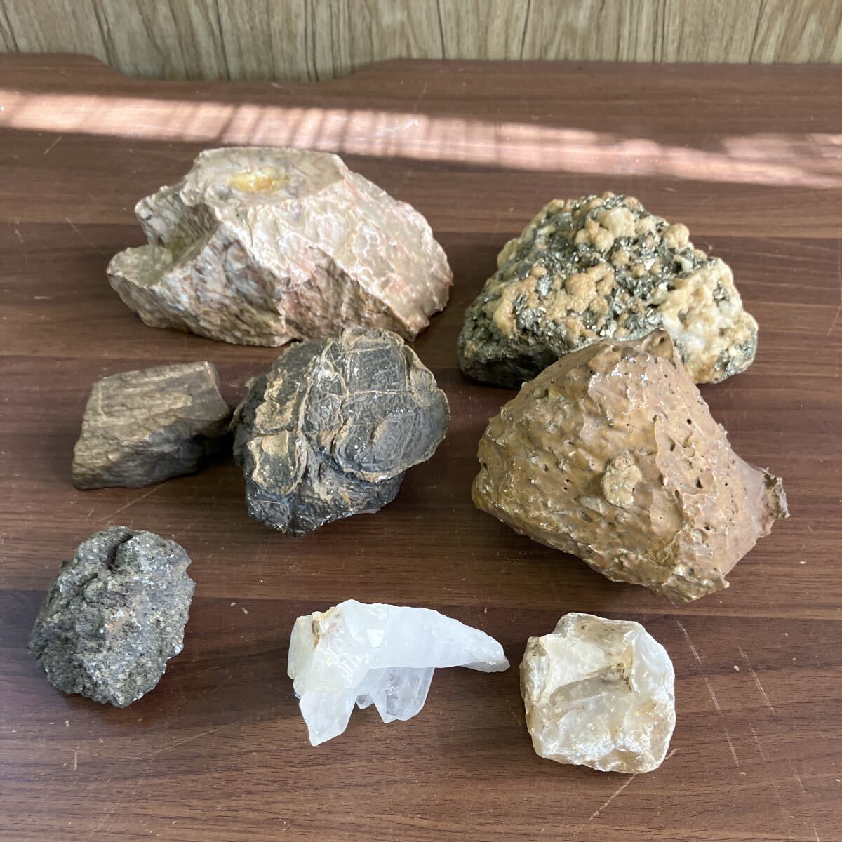 詳細不明 天然石 鉱石 まとめて 水晶 アメジスト 鑑賞石 原石 鉱物 置物 飾石 クラスター オブジェ 国産鉱物