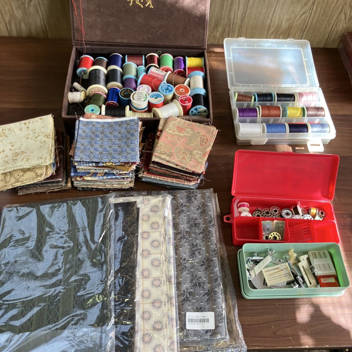 糸 裁縫道具 ミシン糸 ボビン ハギレ 布 手芸用品 大量まとめ 長期保管品 ハンドメイド 材料