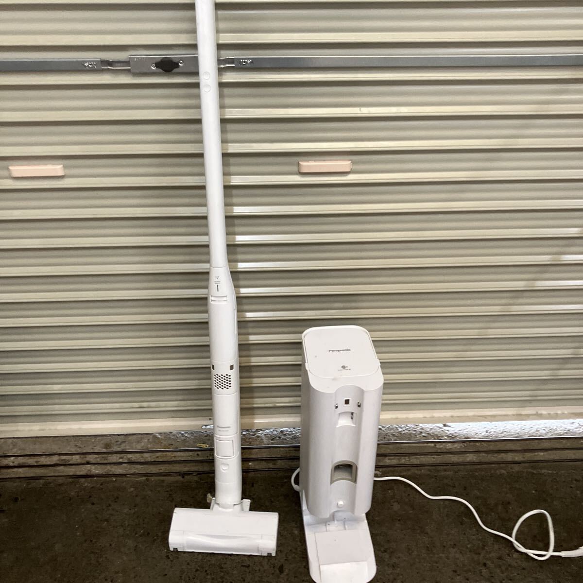Panasonic パナソニック セパレート型 コードレススティック掃除機 クリーンドック MC-NS100K-W ホワイト 
