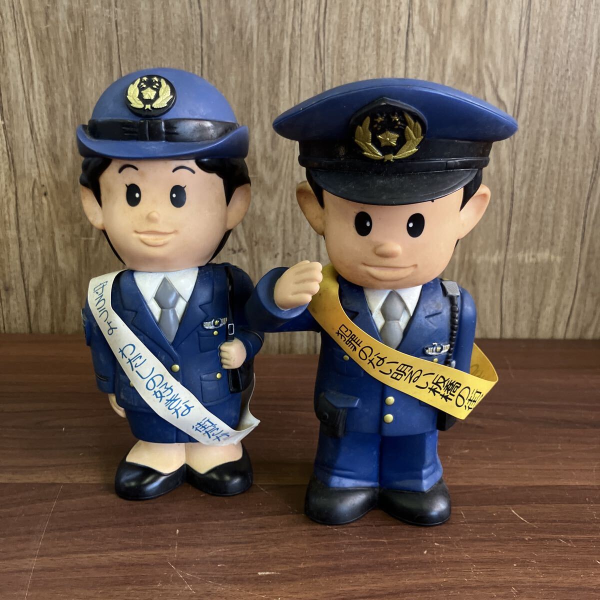 警察官 婦人警官 貯金箱 2体セット 埼玉県警察 昭和レトロ アンティーク 当時物 ソフビ 