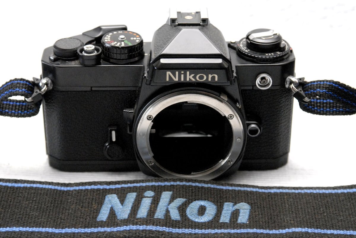 （綺麗）Nikon ニコン 昔の高級一眼レフカメラ FE（黒）ボディ 希少な作動品（腐食なし）