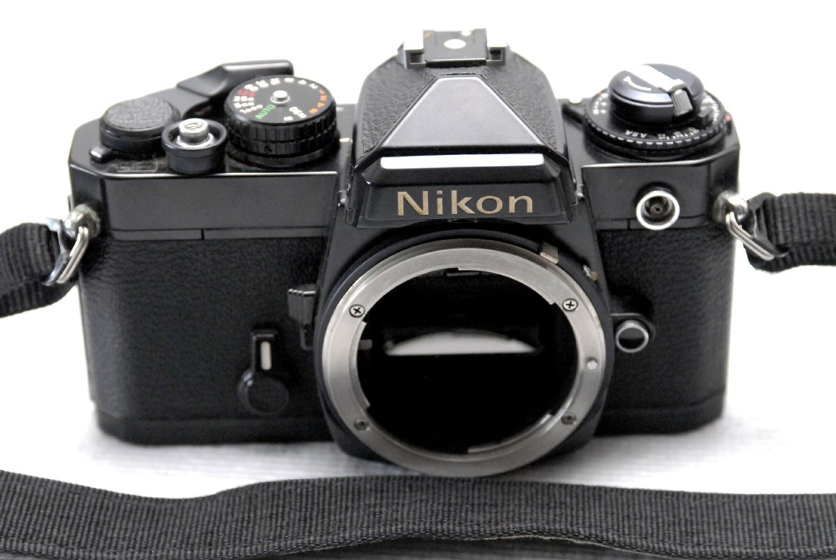 Nikon ニコン 昔の高級一眼レフカメラ FE（黒）ボディ 希少な作動品（腐食なし）
