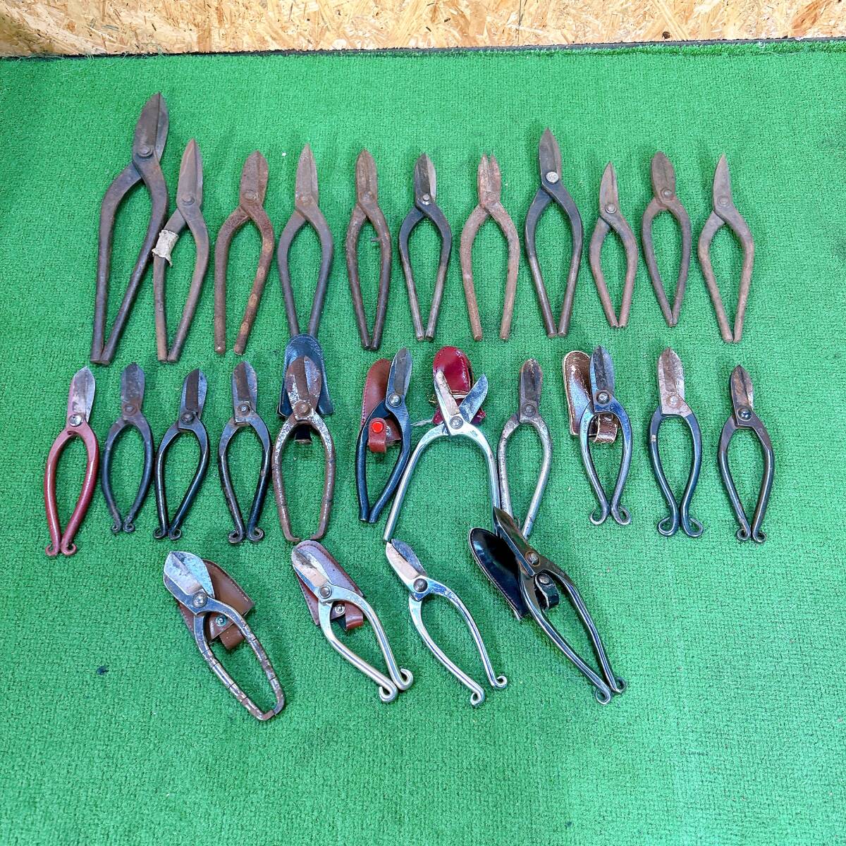 剪定鋏 まとめ 25本以上 盆栽鋏 花切鋏 植木鋏 生花鋏 華道鋏 コブ切り鋏 又枝切り金切 板金 銘柄 園芸 ガーデニング 中古 現状品 ①