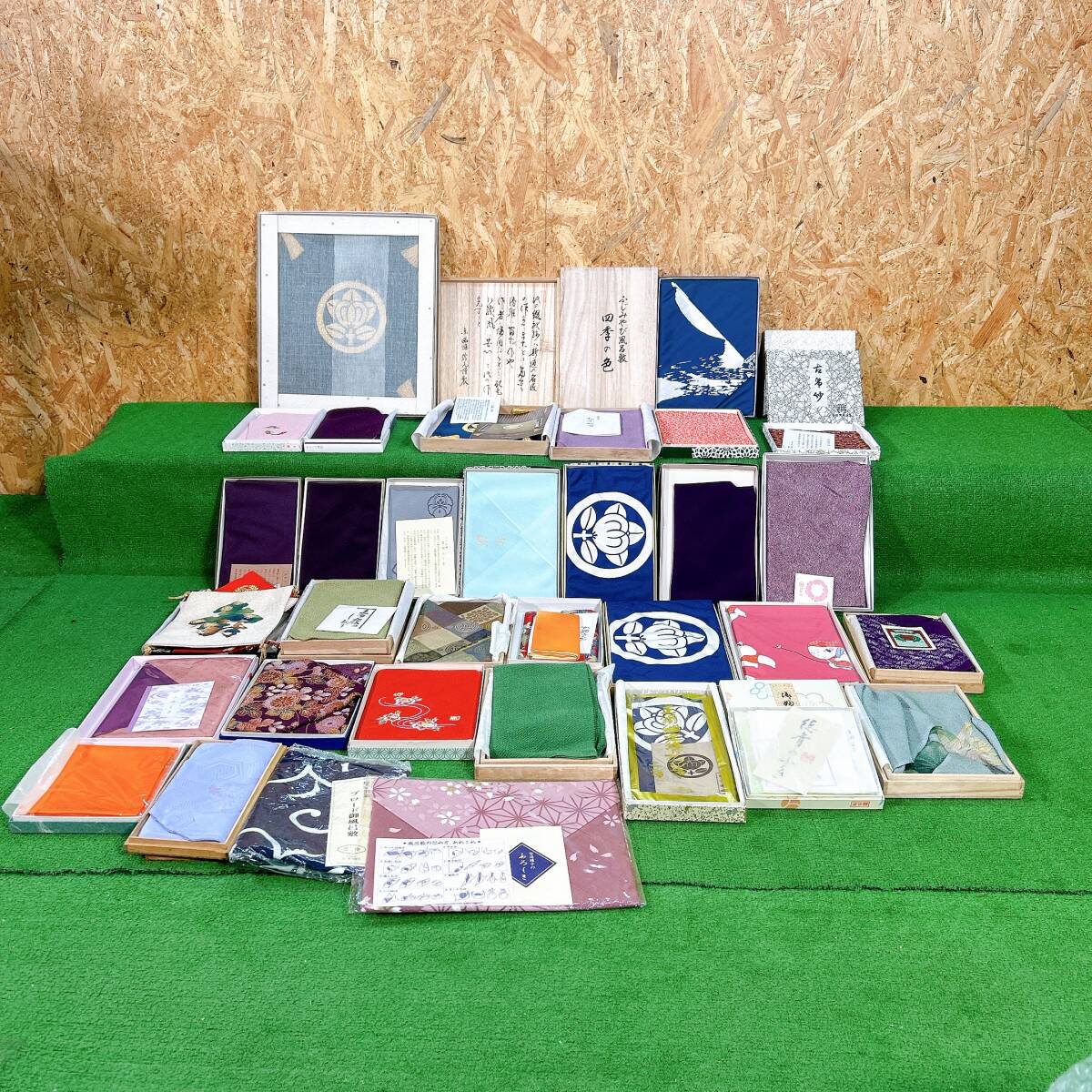 和装小物 風呂敷 袱紗 35点以上 懐紙入れ 桐箱 紙箱 ふろしき ふくさ 金封 和柄 敷物 箱入り 木箱 現状品