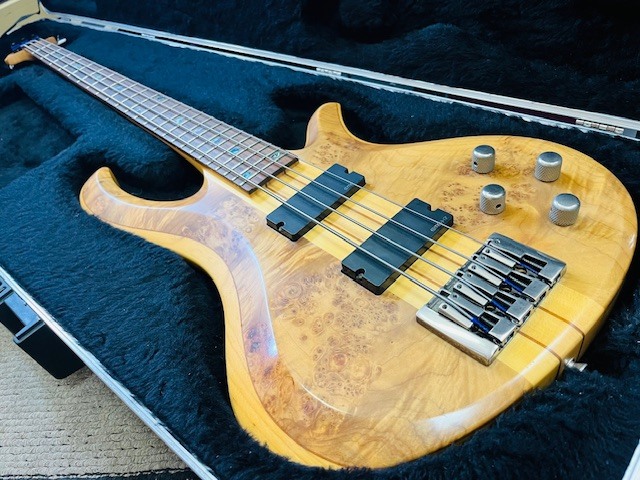 超目玉特価品！！★SCHECTER RIOT-4！!★アクティブ仕様！！★EMG搭載！！★スルーネック限定1本入荷！！
