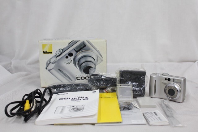 【返品保証】 【元箱付き】ニコン Nikon COOLPIX 5200 付属品多数 コンパクトデジタルカメラ e9325