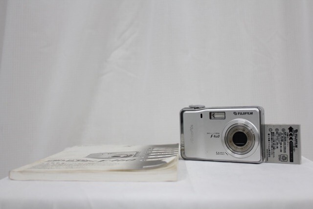 【返品保証】 フジフィルム Fujifilm Finepix F460 3x バッテリー付き コンパクトデジタルカメラ e9310