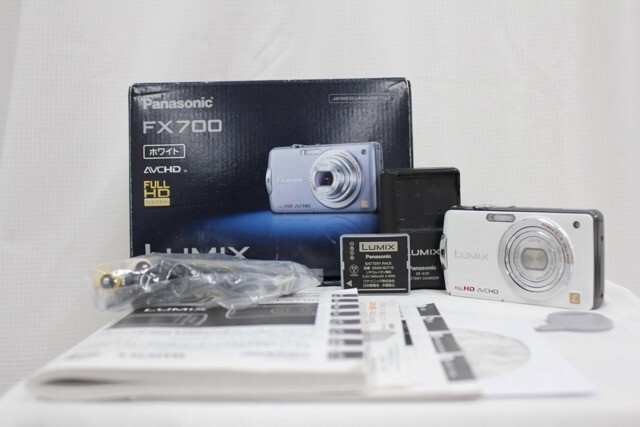 【返品保証】 【元箱付き】パナソニック LUMIX DMC-FX700 ホワイト 付属品多数 コンパクトデジタルカメラ e9271