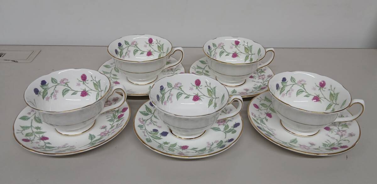 T2603-0813　ロイヤルグラフトン　Royal Grafton　ブランブルBramble　シリーズ　カップ＆ソーサーセット　ブラックベリー柄　中古品　ヤ80