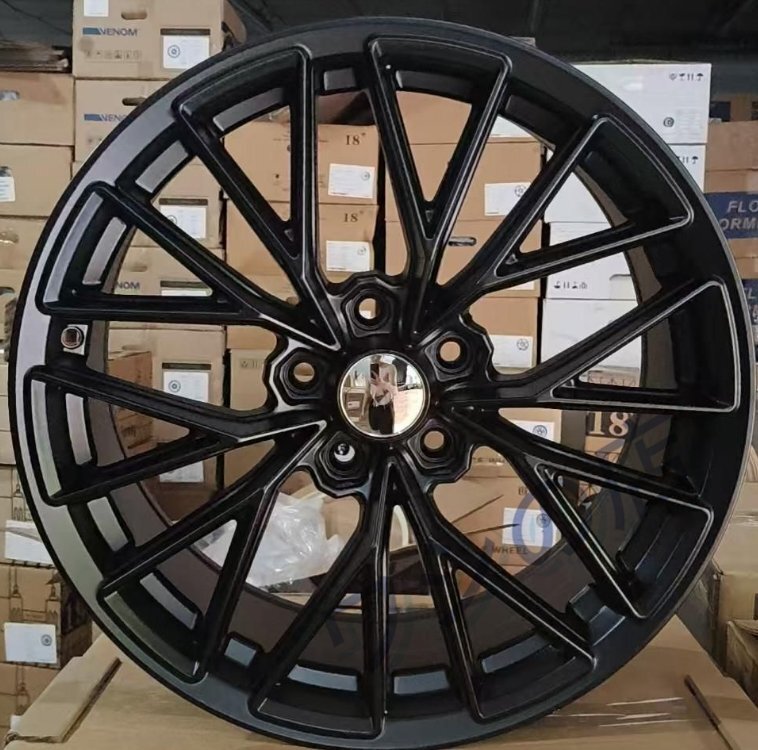 18 インチ 8.0J 5H108 ET40 63.4mm フォーカス・ボルボ専用 アルミホイール 4 本セット | 新品